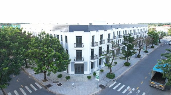 Các dãy Shophouse của dự án sinh thái Hud Chánh Mỹ đang được hoàn thiện